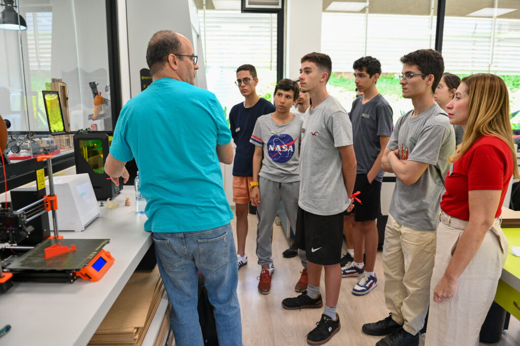 Etapa SigmaCamp em Valinhos, aula de robótica