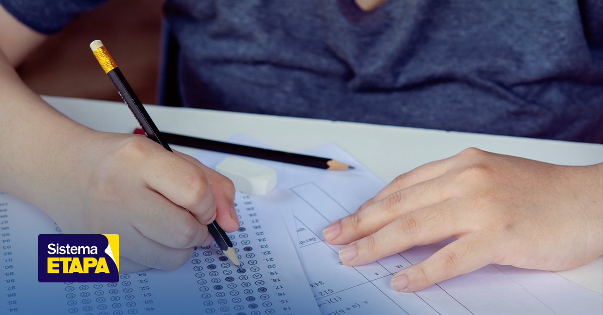 Estudante faz prova de Olimpíada Acadêmica